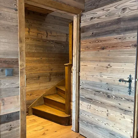 Casa Gherdeina, Ski-in, Ski-out Mountain Gem *