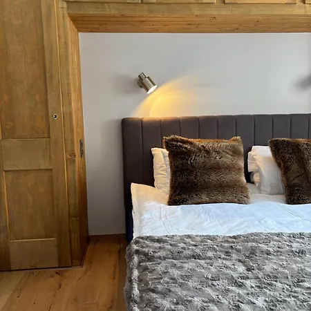 Casa Gherdeina, Ski-in, Ski-out Mountain Gem Appartement *